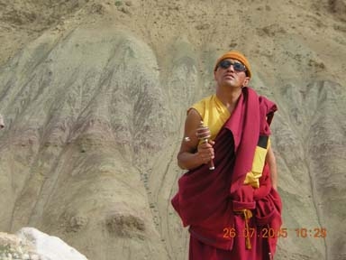 Foto: Betender Mönch, Ladakh, Nordindien (Veronica Futterknecht © 2005)