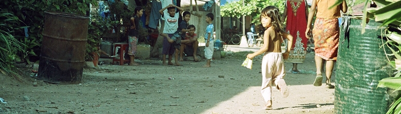 Foto: Kinder beim Spielen in Kampong Cham, Kambodscha 2004, Anna Ellmer